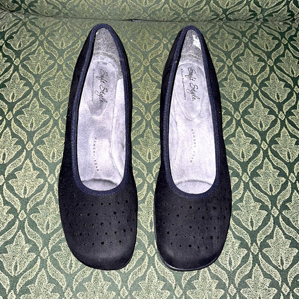 Soft Style Black Low Wedge w/ Memory Foam